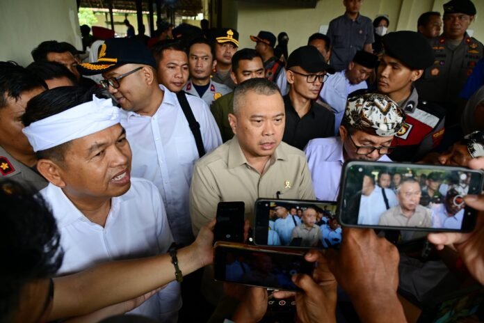 Menhub Dudy dan Gubernur Jabar Pantau Titik Mudik di Jawa Barat