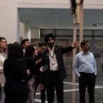 Kanwarbir Singh Kalra, CEO Bandara Bhogapuram India saat menjelaskan maket bandara kepada para jurnalis dari berbagai negara. (GMR)